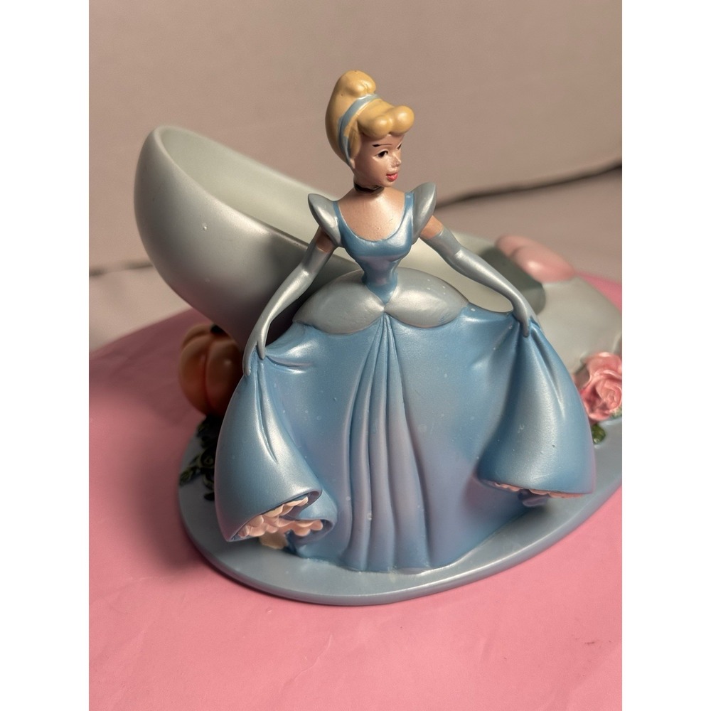 👠Disney Cinderella and Shoe Soap Dish/Cell Phone/Trinket Holder Statue Resin 5"